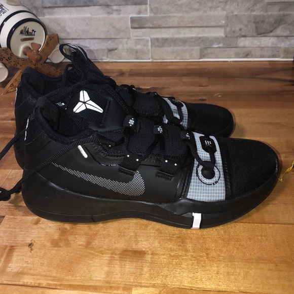 Kobe Bryant sneakers size 5Y